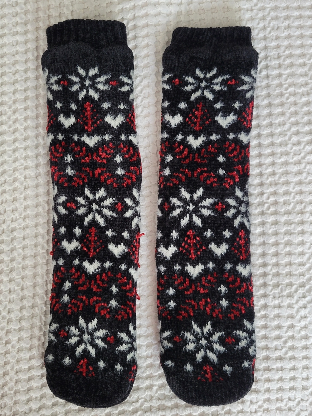 Muk Luks Black, Red & White Fair Isle Knit Socks
